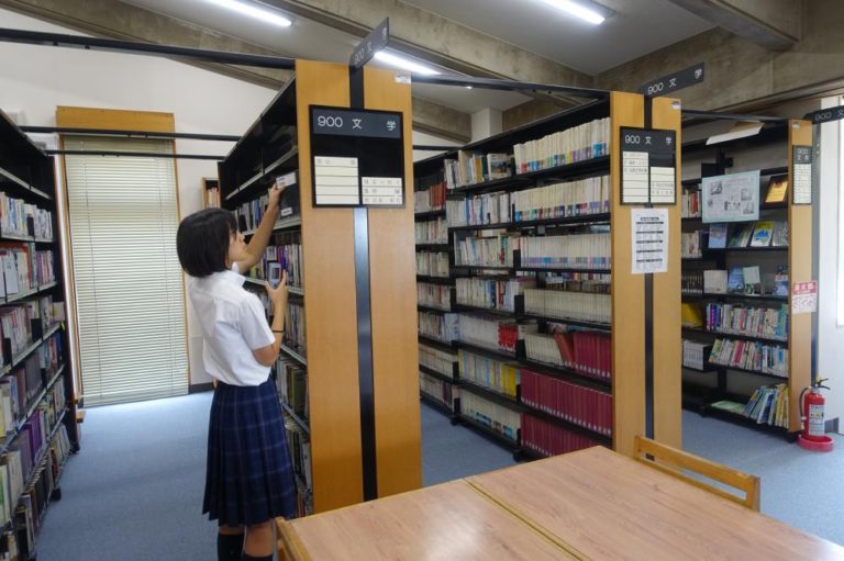 夏の図書館