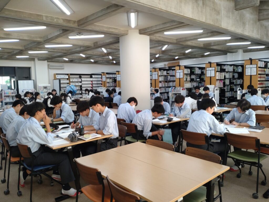 図書館の朝