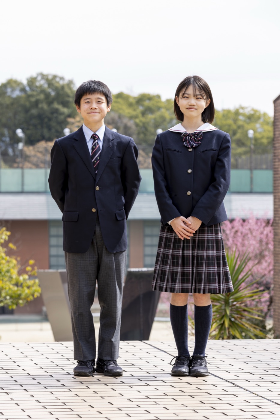 京都橘中学校の制服を着た生徒たち